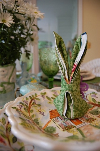 Some holidayappropriate napkin folding could also be fun via Between Naps 
